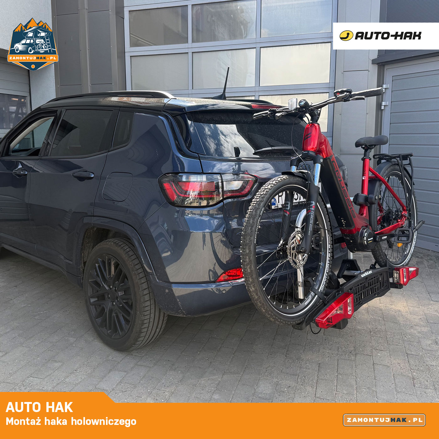 Jeep Compass z bagażnikiem rowerowym na hak